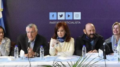 La foto que cambió el rumbo de la campaña electoral: cuando Alberto Fernández sonreía en un costado y todavía no soñaba con ser presidente