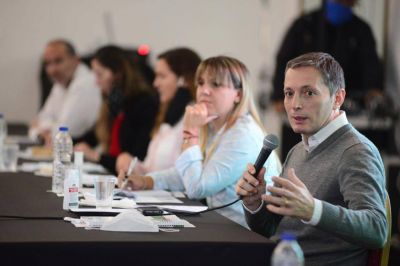 Fernando Gray encabez� reuni�n con secretarios de gobierno