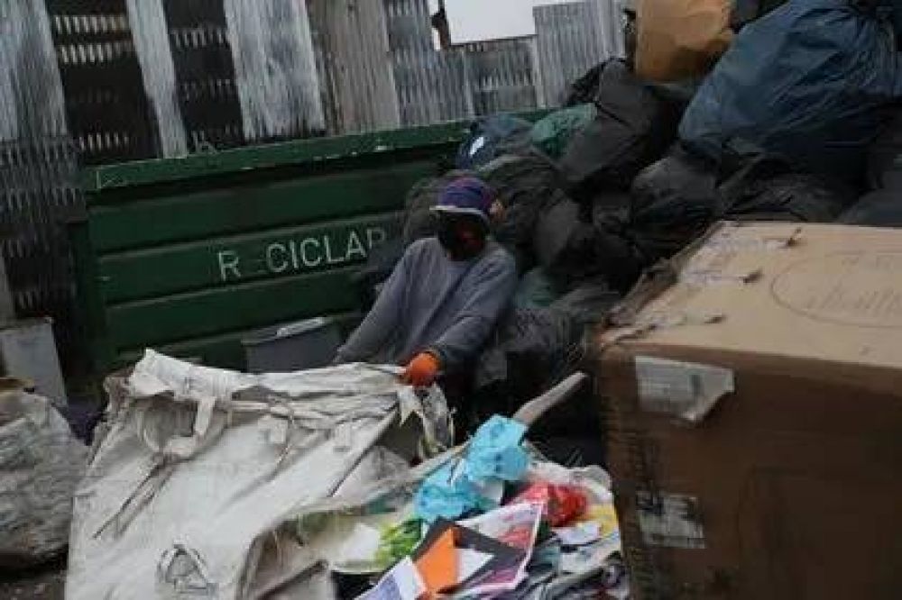 Reciclar en tiempos de cuarentena: sigan hacindolo, claman los recolectores en Chile