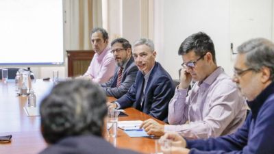 El paro de colectivos en el interior se extiende hasta el 27 en espera de una respuesta de Meoni