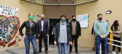 Avellaneda: Ferraresi y Mayra Mendoza recorrieron un operativo sanitario en Villa Azul