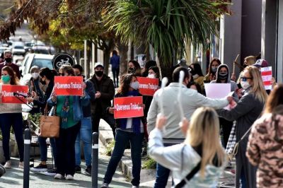 Los comercios minoristas vuelven a abrir con un estricto protocolo