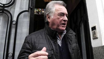 Por la ca�da de ingresos, Barrionuevo le baj� el salario a los trabajadores del gremio y amenaza con despedirlos