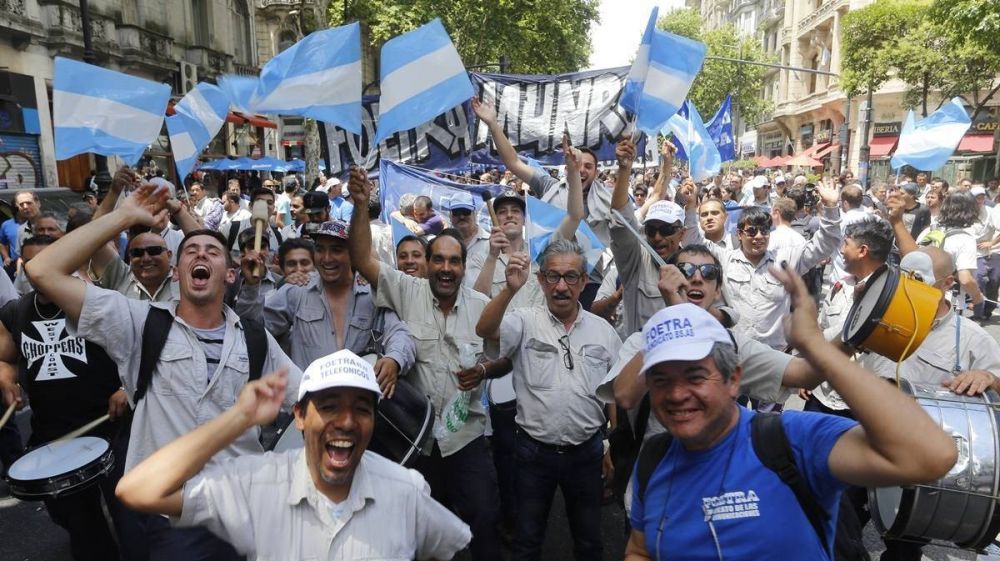 Los telef�nicos salieron a desmentir que hayan aceptado un congelamiento de los salarios