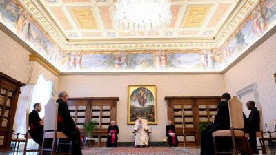 El Papa: la oraci�n es refugio ante la ola de maldad que crece en el mundo