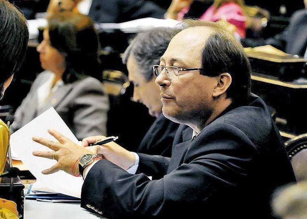 Sin fervores, el cierre qued� en manos de Pichetto y Sanz
