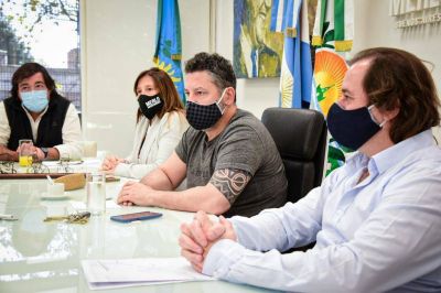 Reuni�n de trabajo mientras avanza la autopista 