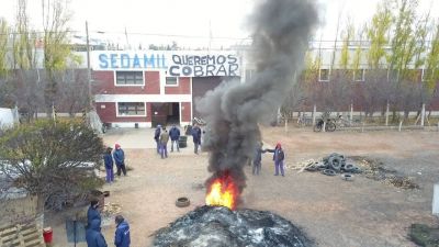 Por salarios adeudados, tomaron la empresa textil que hizo la tela para la camiseta de la Selecci�n