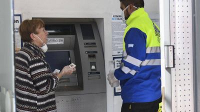 Desde ma�ana, los bancos ampl�an su atenci�n por ventanilla