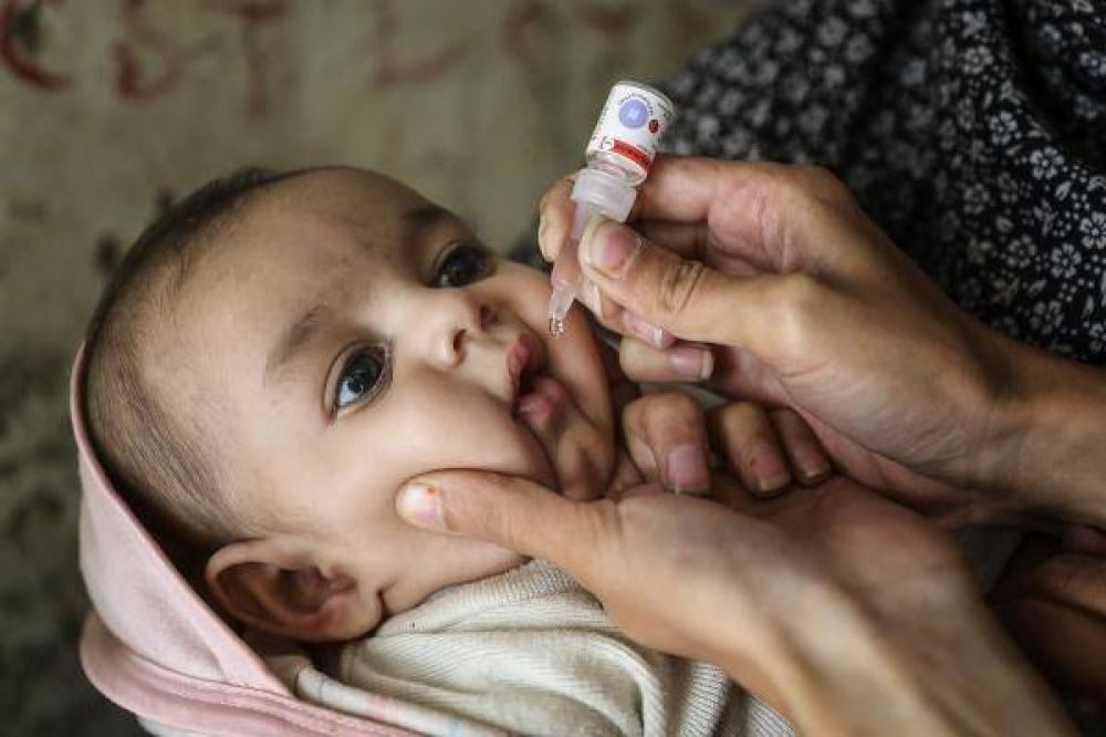 Adis a las gotitas: Argentina deja de usar la vacuna Sabin contra la polio