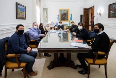 Codo a codo: Kicillof se reuni� con intendentes de la primera secci�n