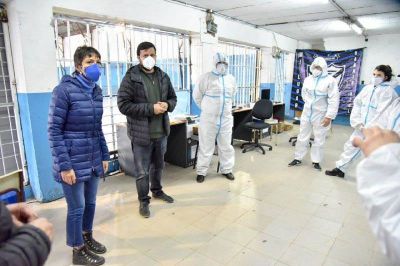 Mayra Mendoza supervis� el operativo especial de pago del IFE en Villa Azul
