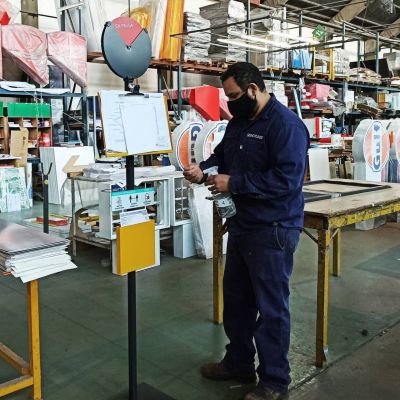La f�brica Signo Plast S.A. de Tablada se reconvirti� y pudo volver a abrir sus puertas