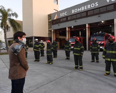 Juan Andreotti acompa�� a los Bomberos en su d�a, y celebr� la primera abanderada mujer