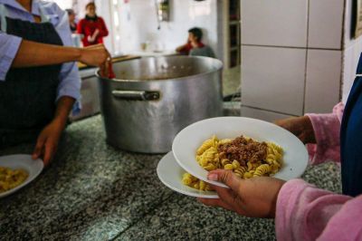 La Justicia le orden� al gobierno porte�o que entregue m�s comida a los comedores comunitarios