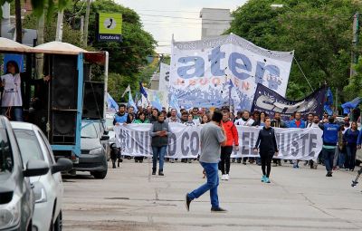 Protestas en cuarentena: Docentes anuncian un “apagón virtual”