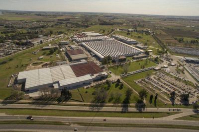La planta Mercedes-Benz de La Matanza retom� la producci�n