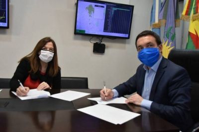 Watson firm� un convenio con la ministra Estela D�az