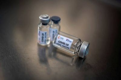 Un laboratorio británico ya comenzó a producir la vacuna de Oxford contra el coronavirus