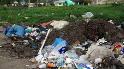 Vecinos de varios barrios se quejan por la no recolecci�n de residuos