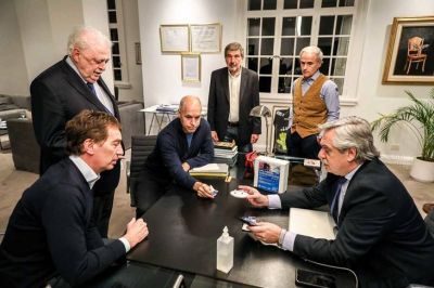 Tras el r�cord de casos, Fern�ndez se despeg� de Larreta por los runners