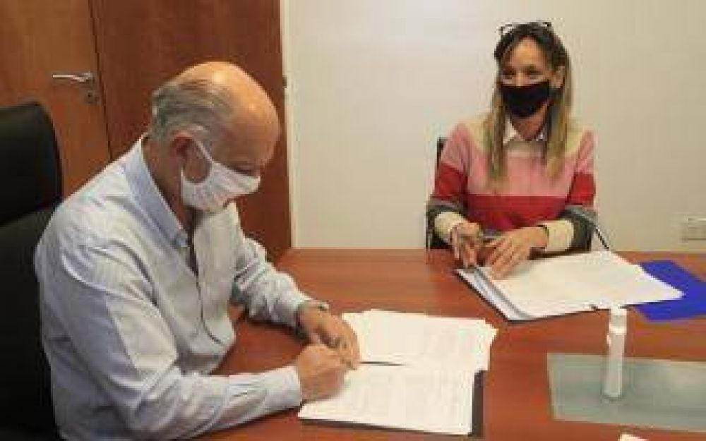 Lans: Galmarini y Grindetti firmaron convenio para ampliacin de red de agua y cloacas