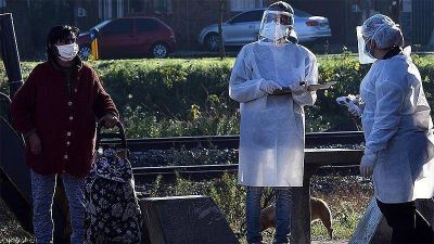 Intensifican la b�squeda de casos de coronavirus tras contagios masivos en un barrio de Tigre