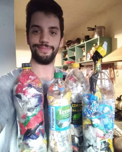 �Botellas de amor�: la forma de reciclar pl�sticos en casa que suma adeptos en la Regi�n