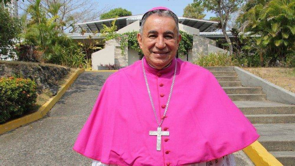 Panam�: Monse�or Ulloa invita a los fieles a ser prudentes cuando regresen a Misa