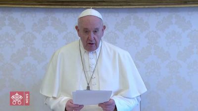 El Papa agradece a marineros los sacrificios que supone trajabar en el mar