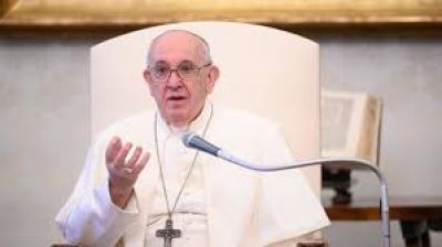 Papa Francisco: Mois�s nos insta a rezar como Jes�s, intercediendo por el mundo
