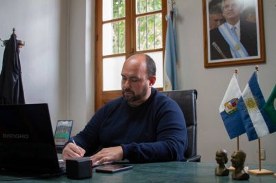 Sanzio firm� un convenio de asistencia financiera con el gobernador Kicillof