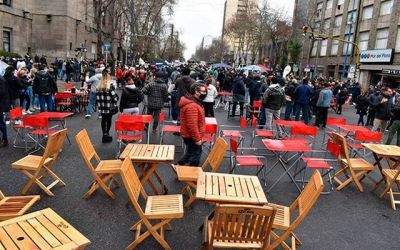 Tras la negativa de la Provincia, gastron�micos prometen otra marcha y algunos analizan �abrir igual�