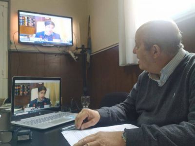 Jorge Paredi firm� un convenio de asistencia financiera con Axel Kicillof
