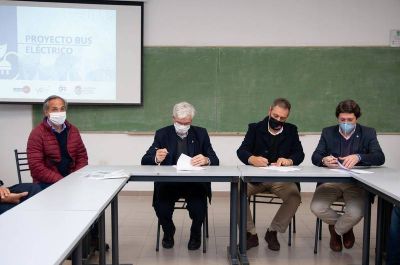 En La Plata la universidad p�blica convertir� colectivos urbanos en micros a propulsi�n el�ctrica