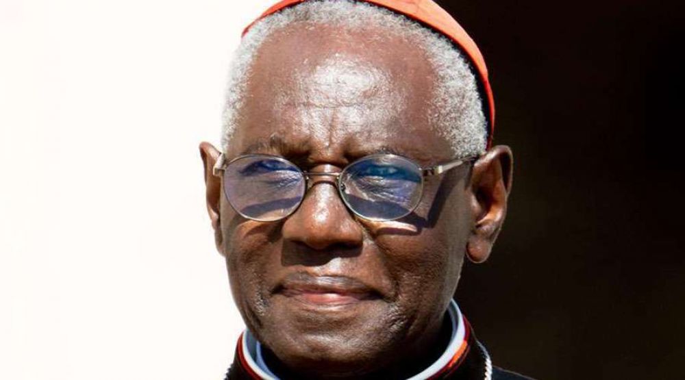 Papa Francisco no acept� renuncia del Cardenal Sarah