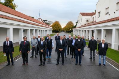 Preocupado por los cierres, el Gobierno incorpora a empresarios y sindicalistas al gabinete econ�mico