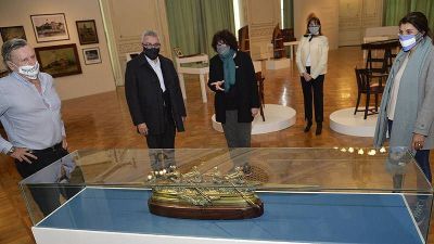 Julio Zamora recorri� la muestra sobre los clubes del remo que exhibe, de forma virtual, el Museo de Arte