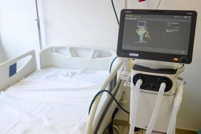 Fernando Gray recibi� ocho respiradores para el Hospital Municipal Santamarina