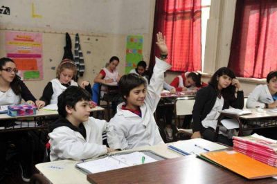 Los efectos de la crisis: 44% de las familias porte�as reducir� gastos en educaci�n