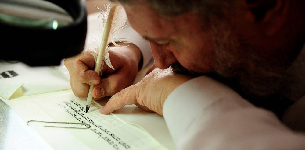 Secretos de un rabino que escribe a mano la Tor