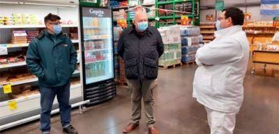 El titular del Sindicato de Comercio recorre los puestos de trabajo para verificar las medidas sanitarias