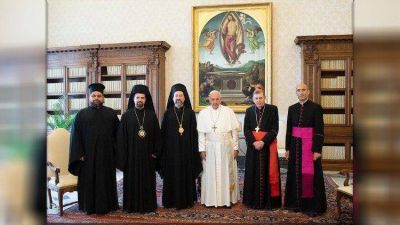 El Papa saluda a Bartolom� I en la solemnidad de San Pedro y Pablo