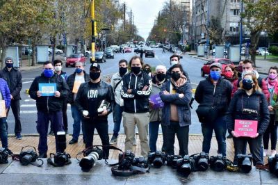 Montenegro firm� el decreto que habilita otras siete actividades en Mar del Plata