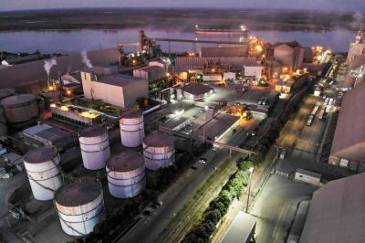 Omar Perotti le sac� a Vicentin el control del puerto de Reconquista