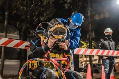 Malena Galmarini supervis� operativo de Inspecci�n de R�os Subterr�neos con buzos y un minisubmarino de AySA en la zona norte
