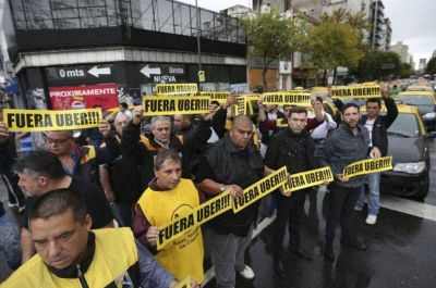 Viviani consigui� una mesa de di�logo para solucionar el tema de UBER y otras apps