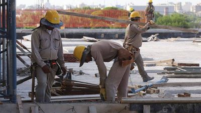 Es oficial: Se extienden suspensiones con recorte salarial en la construccin