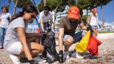 Coca-Cola recoge m�s de tres toneladas de residuos en 13,2 kil�metros de litoral en Baleares durante 2019