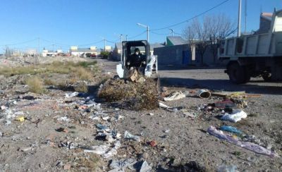 Limpian mini basural en el Barrio Don Bosco